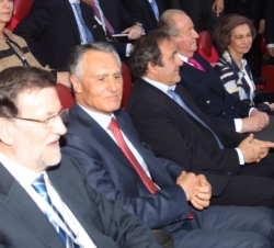 Sus Majestades los Reyes con el presidente de Portugal, el presidente del Gobierno y el presidennte de la UEFA en el palco presidencial